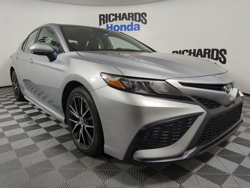 Used 2021 Toyota Camry SE image 6