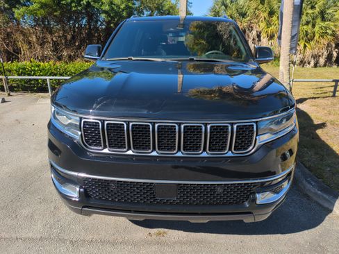 Certified 2022 Jeep Wagoneer Series I image 3