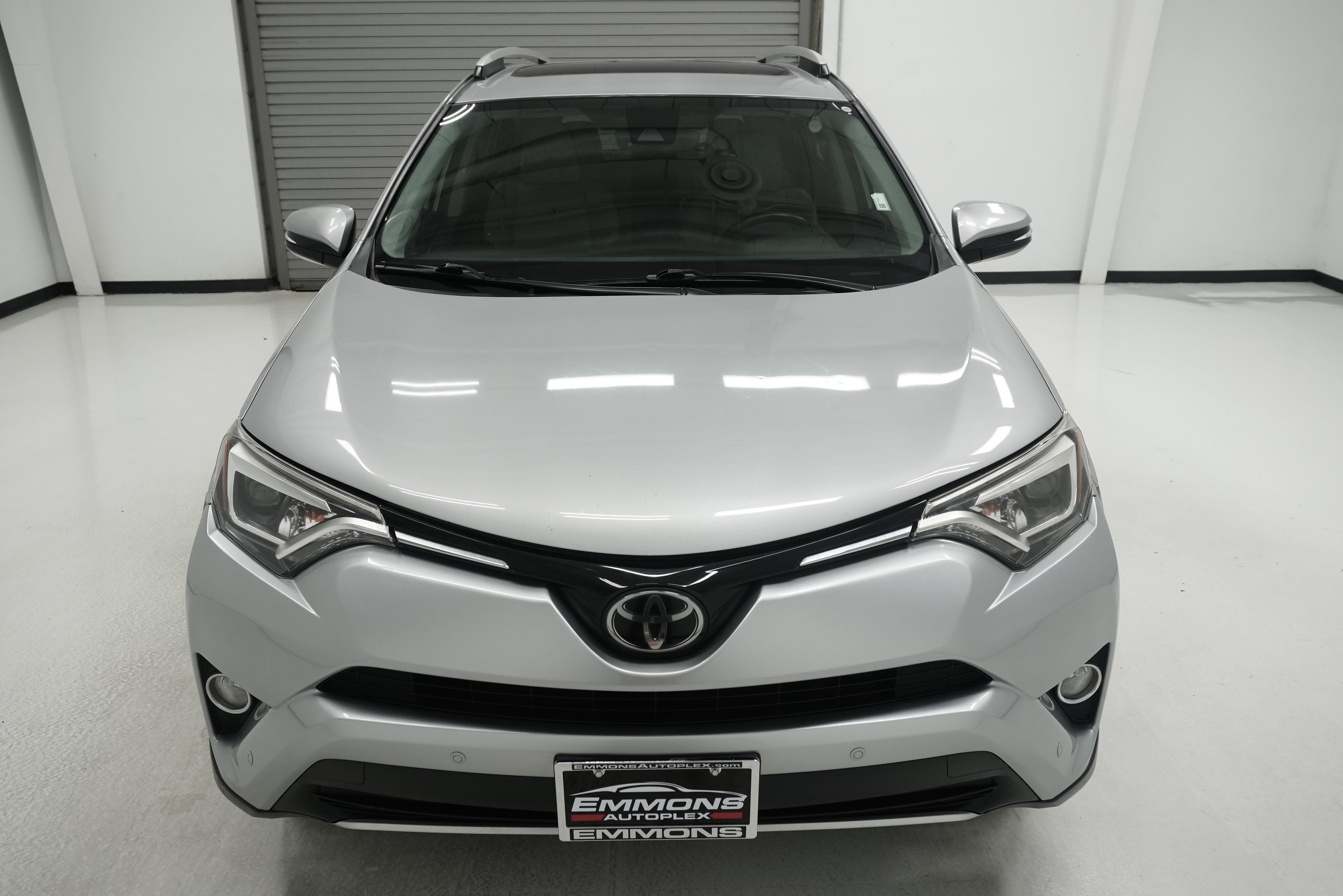 Used 2016 Toyota RAV4 Limited FWD image 2