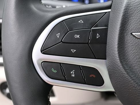 Used 2024 Chrysler Pacifica Touring-L FWD image 18