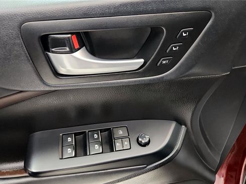 Used 2019 Toyota Highlander Limited w/ Carpet Mat Package (TMS) image 23