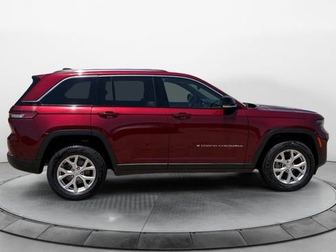 Used 2023 Jeep Grand Cherokee Limited AWD/4WD image 2