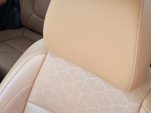 Used 2024 Kia Seltos EX image 16