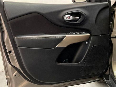 Used 2017 Jeep Cherokee Latitude image 22