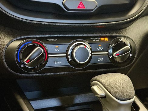 Used 2025 Kia Soul LX FWD image 10