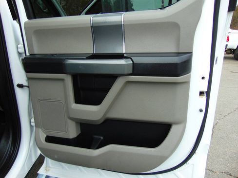 Used 2017 Ford F250 XLT w/ XLT Premium Package image 42