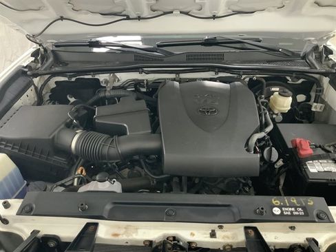 Used 2017 Toyota Tacoma SR5 image 10