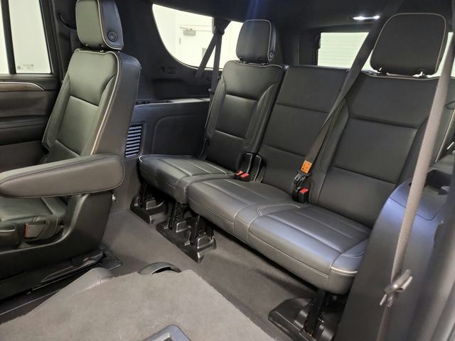 Used 2023 Chevrolet Suburban Premier RWD image 20