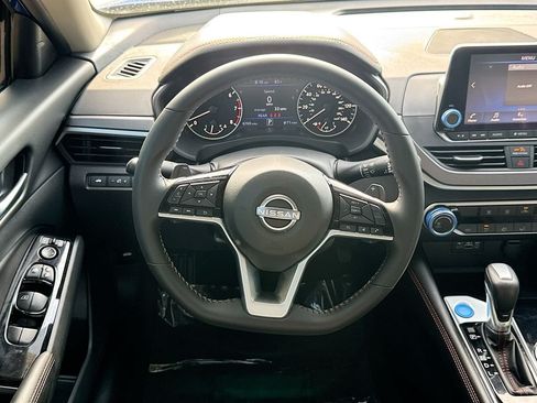 Used 2025 Nissan Altima 2.5 SR AWD/4WD image 23