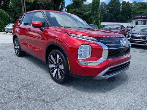 New 2025 Mitsubishi Outlander SE image 1