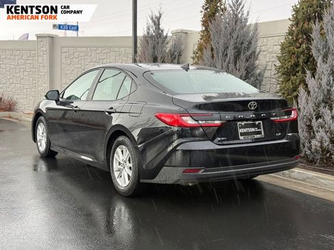 Used 2025 Toyota Camry LE image 6