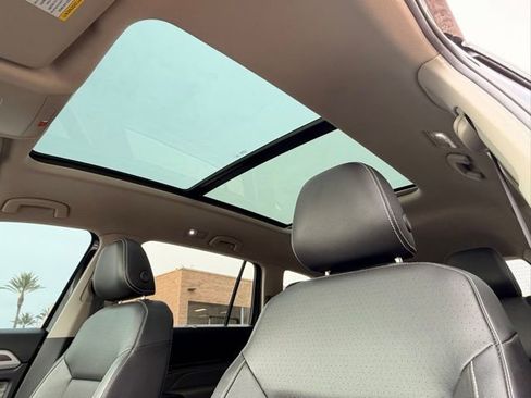 Used 2023 Volkswagen Atlas SE w/ Panoramic Sunroof Package FWD image 13