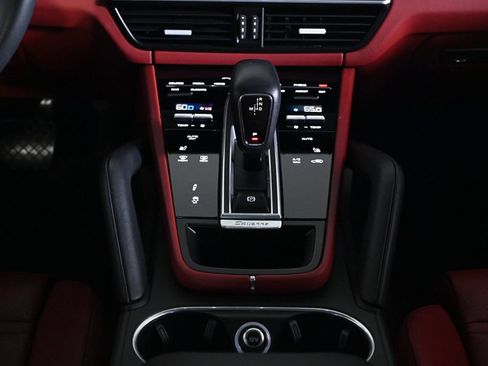 Certified 2023 Porsche Cayenne Coupe AWD/4WD image 16