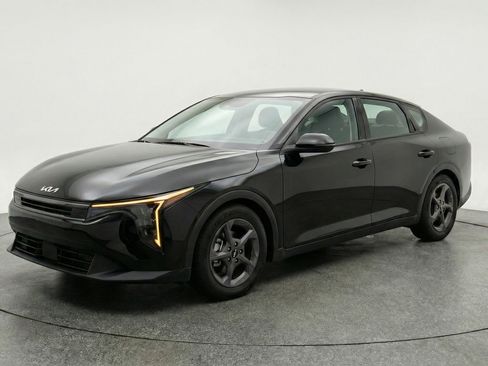 Used 2025 Kia K4 FWD image 3