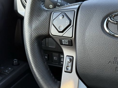 Used 2022 Toyota Tacoma TRD Off-Road image 18