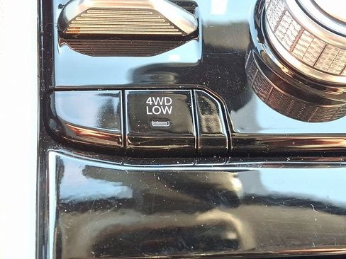Used 2023 Jeep Grand Cherokee Overland AWD/4WD image 27