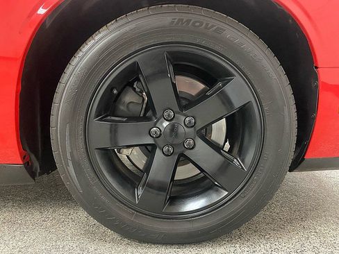 Used 2014 Dodge Challenger R/T image 25