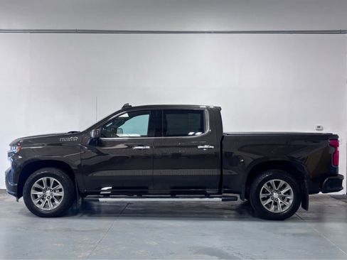 Used 2021 Chevrolet Silverado 1500 High Country w/ Technology Package AWD/4WD image 2