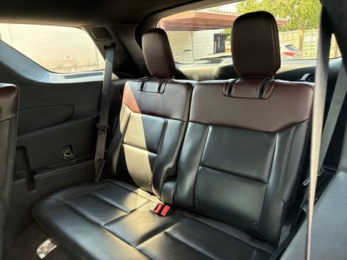 Used 2020 Ford Explorer Platinum w/ Premium Technology Package AWD/4WD image 25