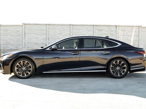 Used 2019 Lexus LS 500 w/ Interior Upgrade Package RWD image 11