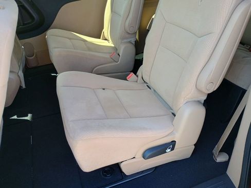 Used 2015 Dodge Grand Caravan SXT w/ UConnect Hands-Free Group image 14