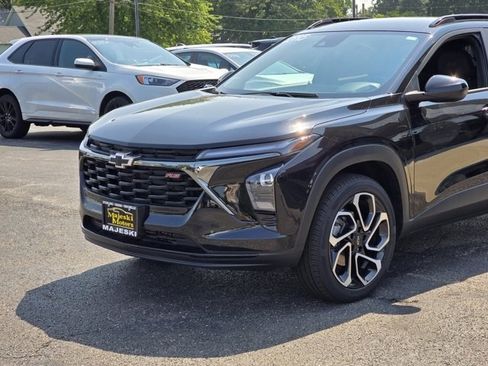 Used 2025 Chevrolet Trax RS w/ Driver Confidence Package image 16