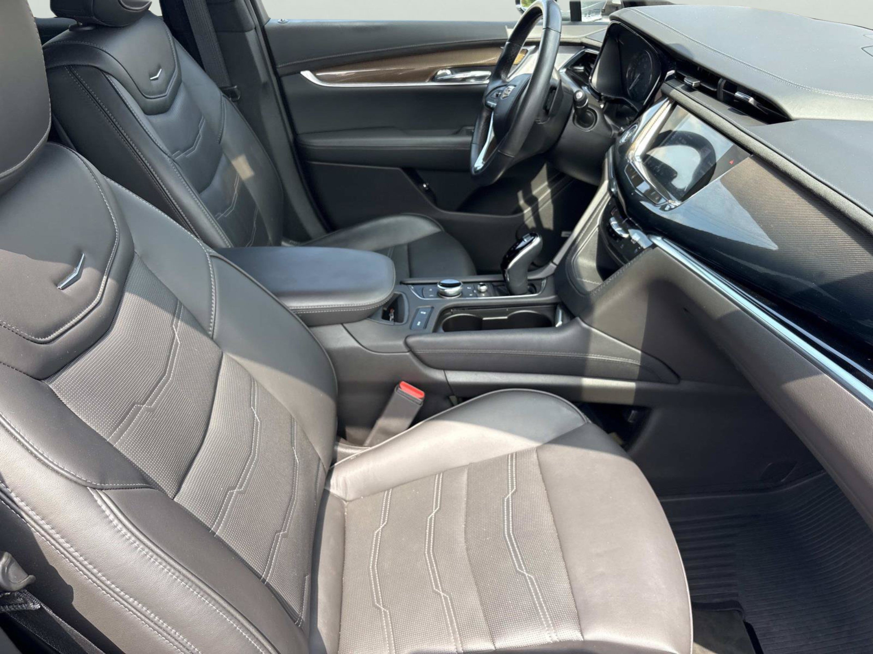 Used 2023 Cadillac XT6 Premium Luxury w/ Platinum Package FWD image 22
