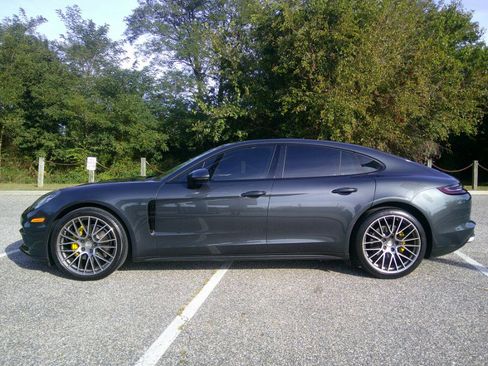 Used 2018 Porsche Panamera 4 image 8