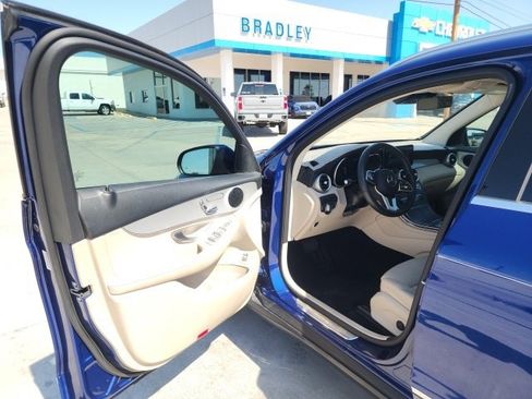 Used 2021 Mercedes-Benz GLC 300 4MATIC image 20