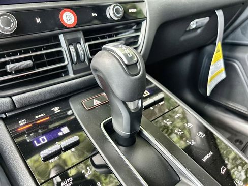 Certified 2026 Porsche Macan image 16