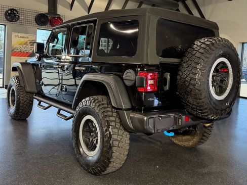 Used 2023 Jeep Wrangler Unlimited Rubicon 4xe AWD/4WD image 9
