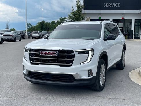 Used 2024 GMC Acadia Elevation w/ Luxury Package FWD image 3