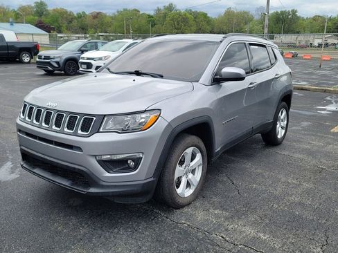 Used 2020 Jeep Compass Latitude w/ Cold Weather Group AWD/4WD image 2