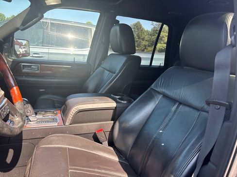 Used 2015 Lincoln Navigator 2WD image 7