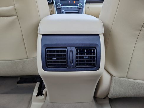 Used 2015 Toyota Camry XLE w/ Moonroof Package image 10