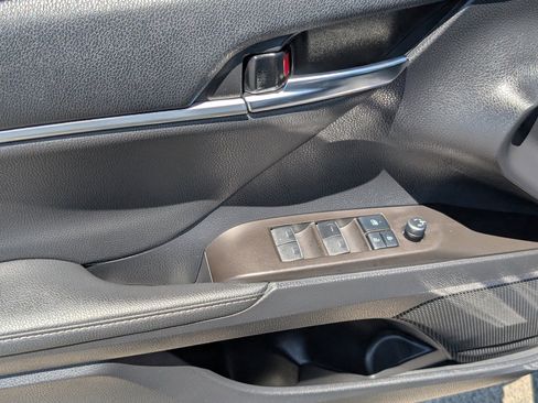 Used 2022 Toyota Camry XSE FWD image 15