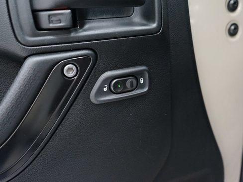 Used 2017 Jeep Wrangler Unlimited Rubicon AWD/4WD image 23