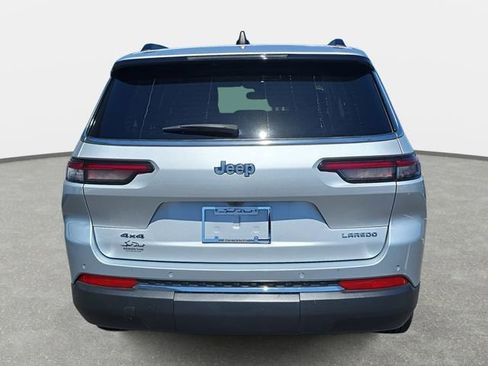 Used 2023 Jeep Grand Cherokee L Laredo image 5