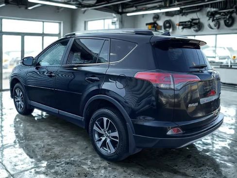 Used 2018 Toyota RAV4 XLE image 4