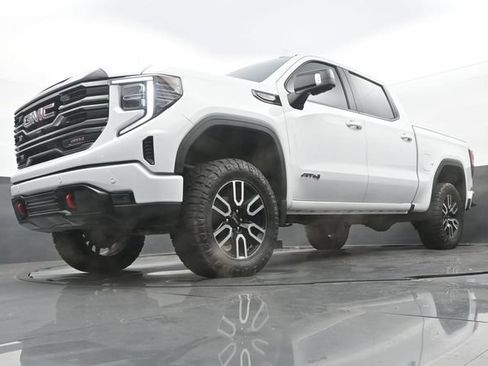 Used 2025 GMC Sierra 1500 AT4 w/ AT4 Premium Package AWD/4WD image 12