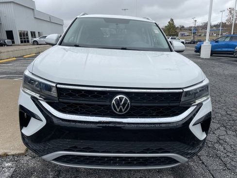 Used 2022 Volkswagen Taos SE image 3