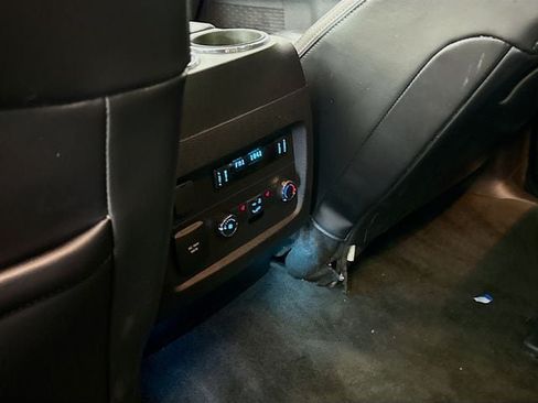 Used 2017 Ford Expedition Platinum AWD/4WD image 28