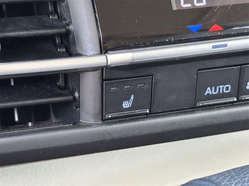 Used 2022 Toyota Sienna XLE w/ XLE Plus Package image 23