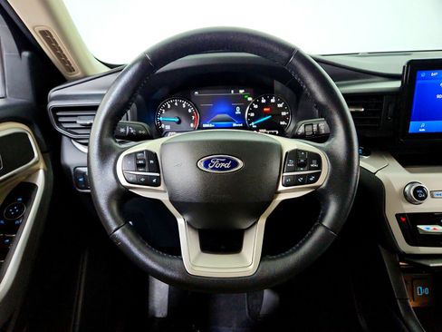 Used 2022 Ford Explorer XLT image 14