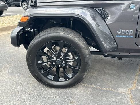 Certified 2025 Jeep Wrangler Unlimited Sahara w/ Safety Group AWD/4WD image 11