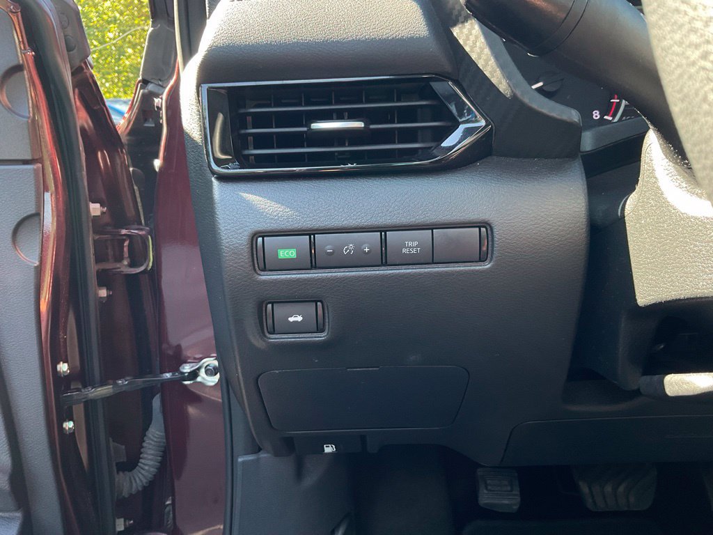 Used 2025 Nissan Sentra SV FWD image 13