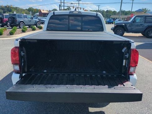 Used 2022 Toyota Tacoma SR w/ SR Convenience Package RWD image 13
