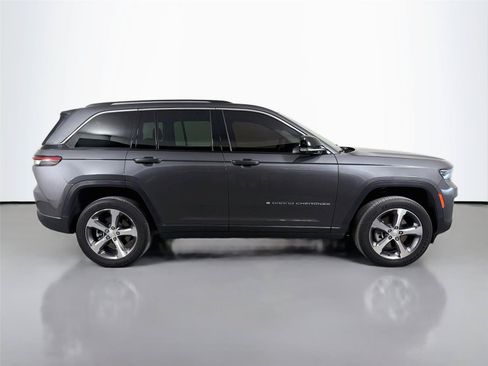 Used 2022 Jeep Grand Cherokee Limited 4xe w/ Luxury Tech Group II AWD/4WD image 4
