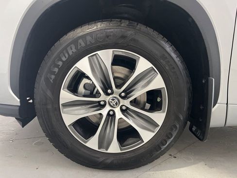 Used 2022 Toyota Highlander XLE image 15