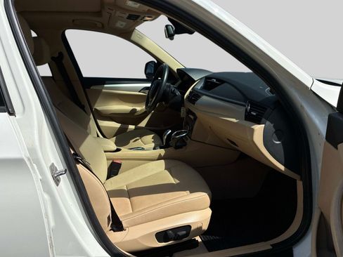 Used 2015 BMW X1 sDrive28i RWD image 9